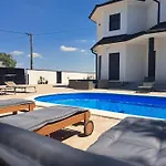Diamond Villa