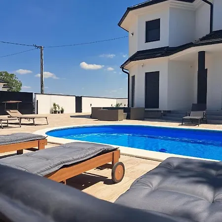 Diamond Villa